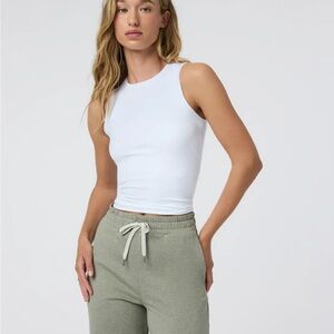 Vuori Pose Modern Tank